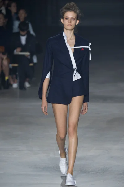 Look 15